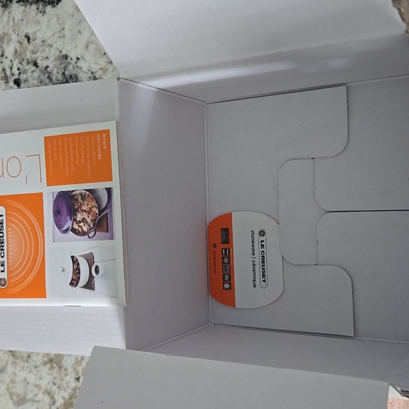 Le Creuset Stoneware Casserole Dish 24 Oz NWT - Picture 8 of 10